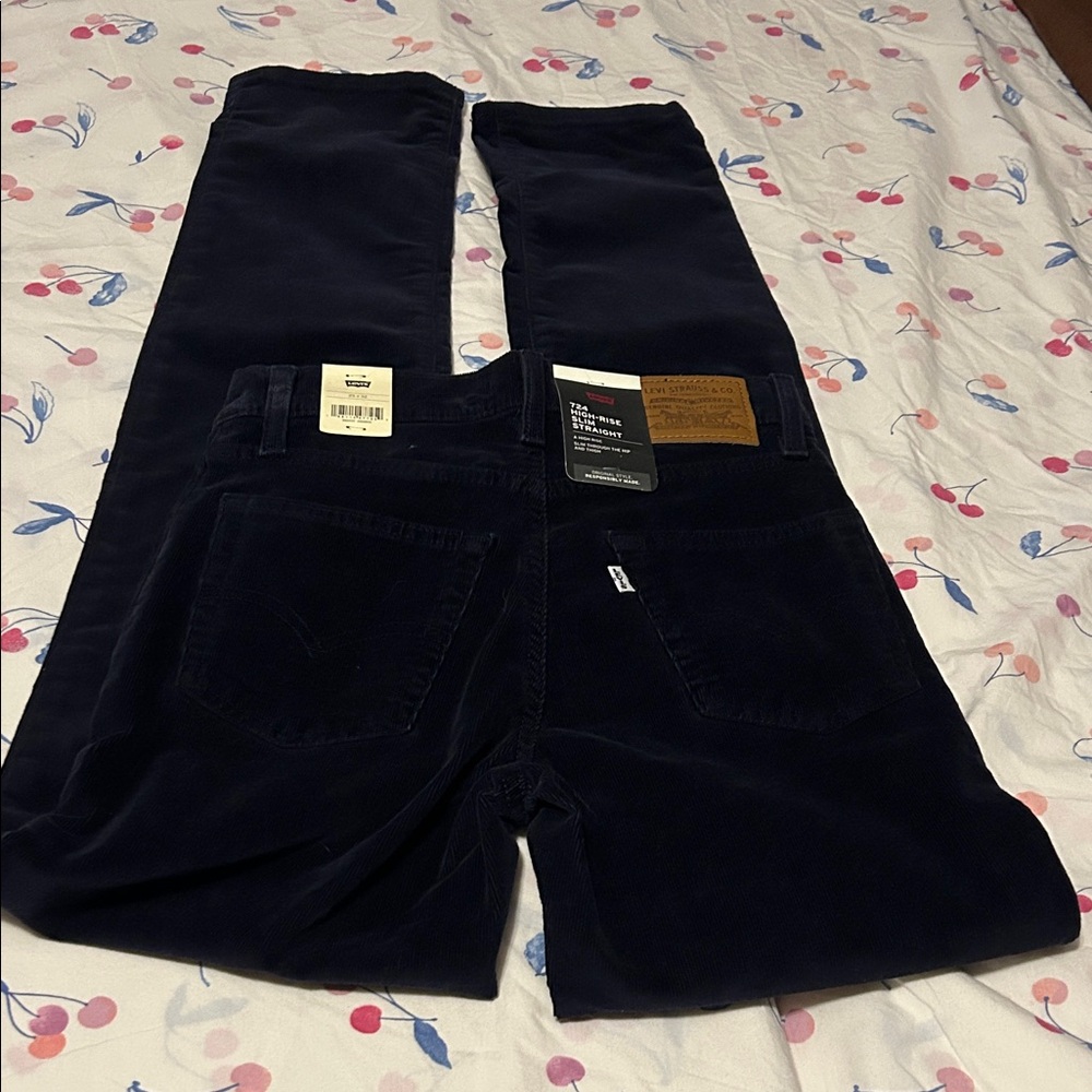 NWT navy Levi’s corduroys